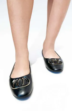 Vittoria Broach Detail Pumps in Black